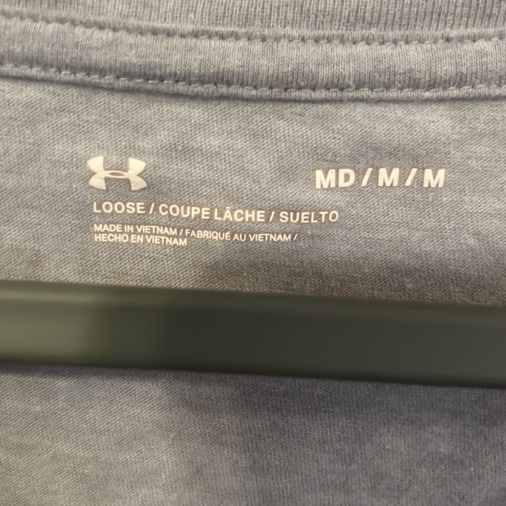 Under Armour Clarkson Golden Knights V-Neck T-Shirt Gray Womens Medium Loose Fit - Picture 4 of 4